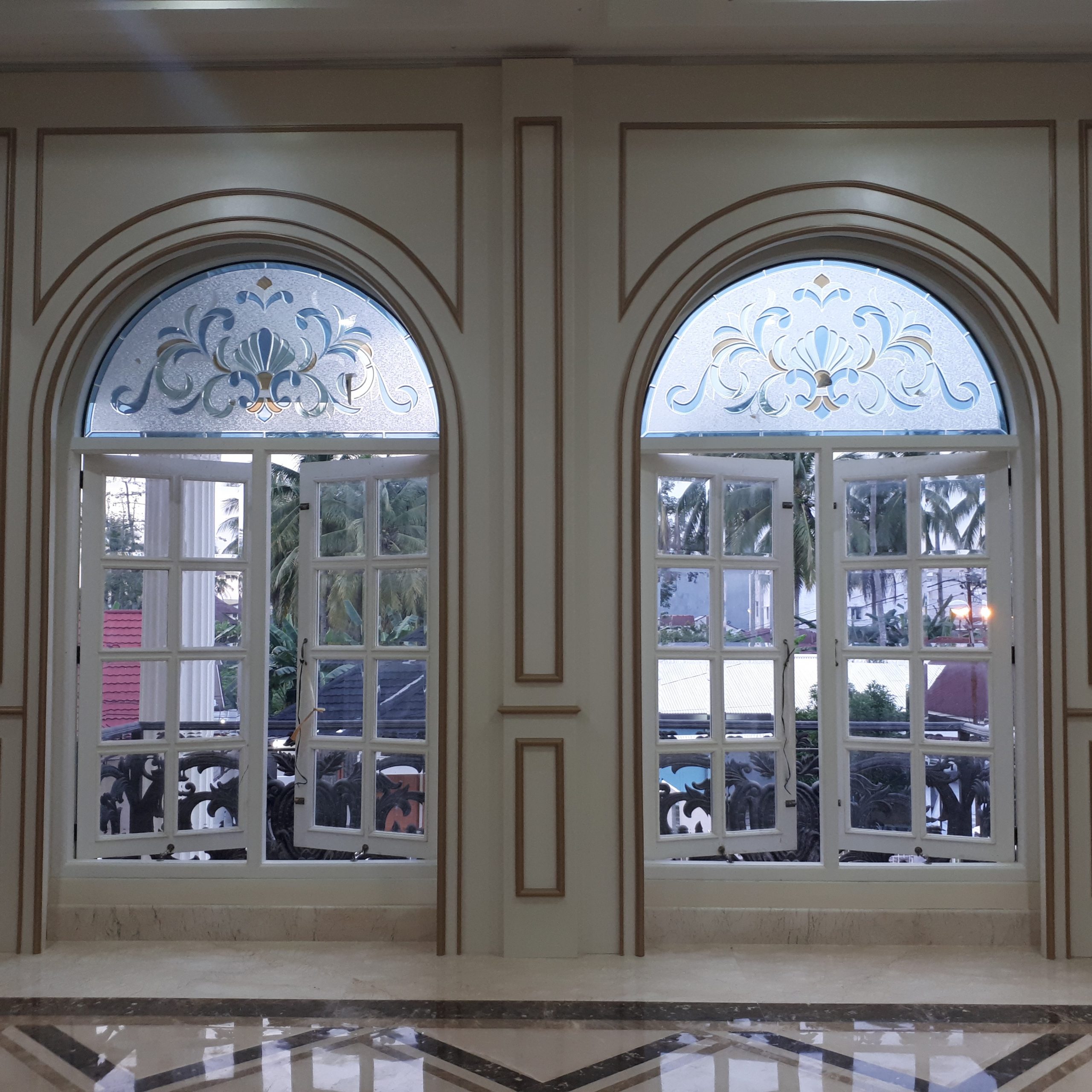 Jendela Kaca Inlay